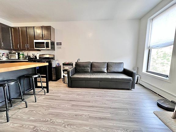 4th image of 25 Jefferson St #3F