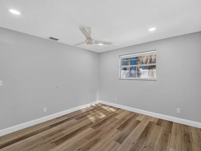 791 Lindenwood Cir E — Photo 30