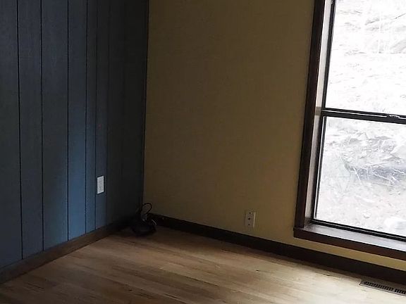 3rd image of 187 Patricia Rd