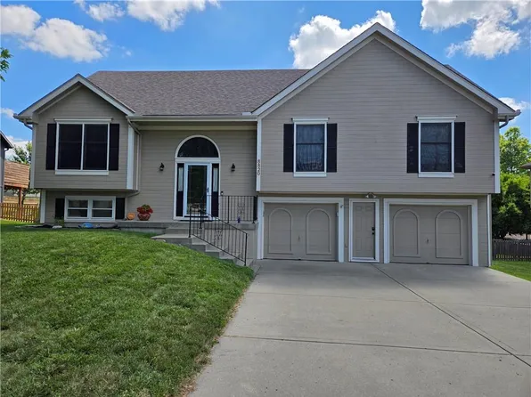 8820 NE 110th St, Kansas City, MO 64157
