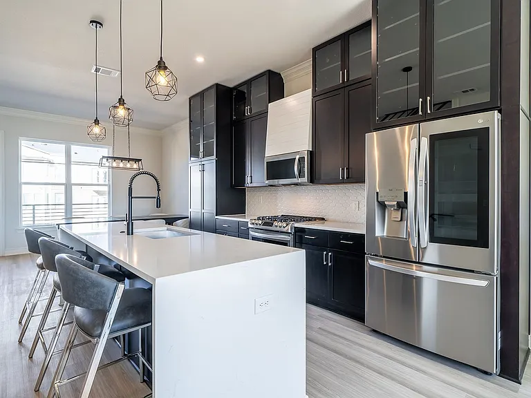 528 W Erwin — Photo 10