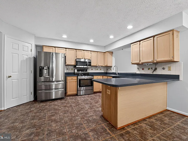 7916 Evesboro Dr — Photo 13