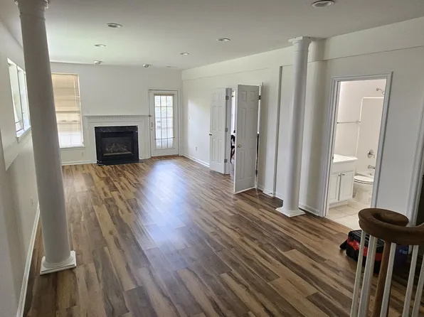 7156 Pennys Town Ct, Annandale, VA 22003
