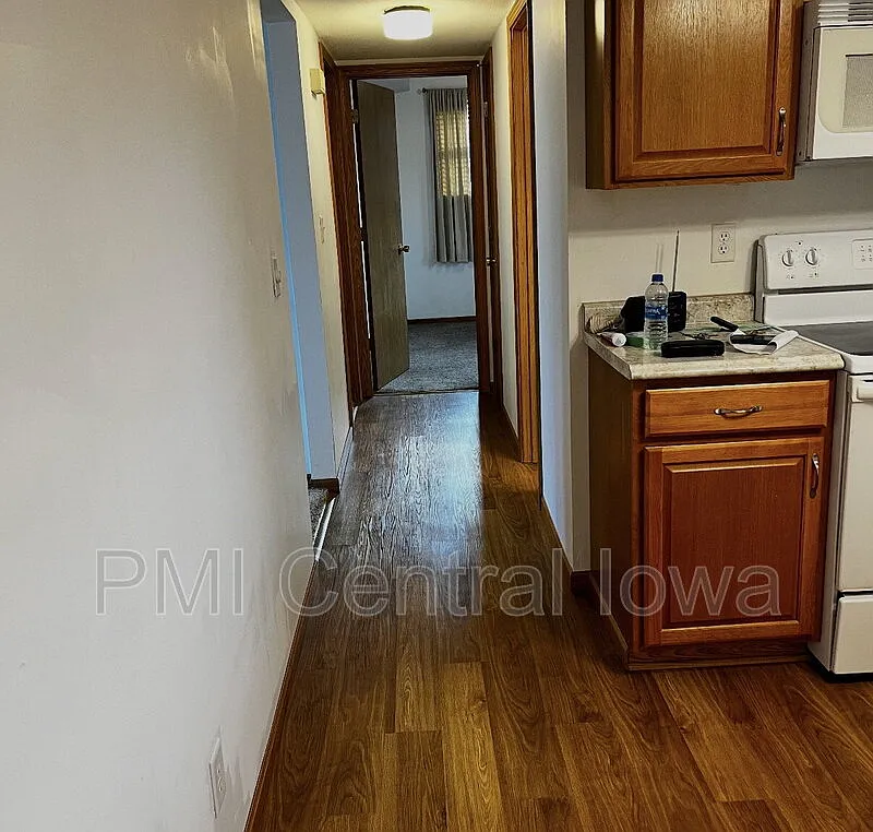 2 bed, 1.0 bath, 884 sqft, $950 — Photo 4
