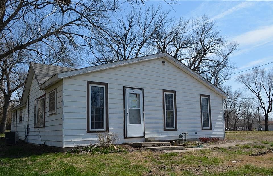 817 Main St, Wellsville, KS 66092 Zillow