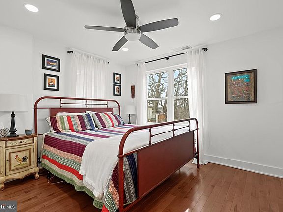 3rd image of 4304 Dewey Ave
