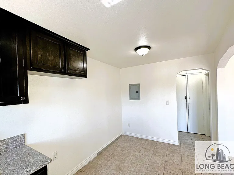 961 E 4th St — Photo 5