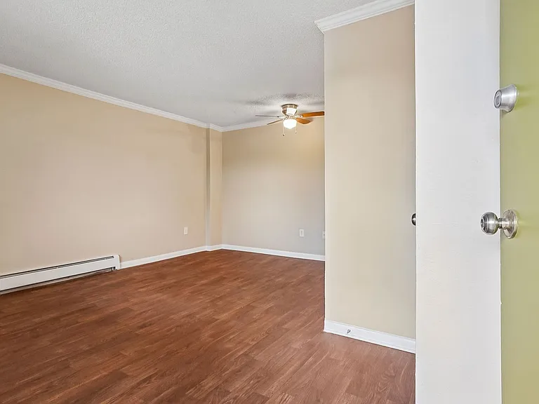 Knollwood and Tanglewood Apartments — Photo 25