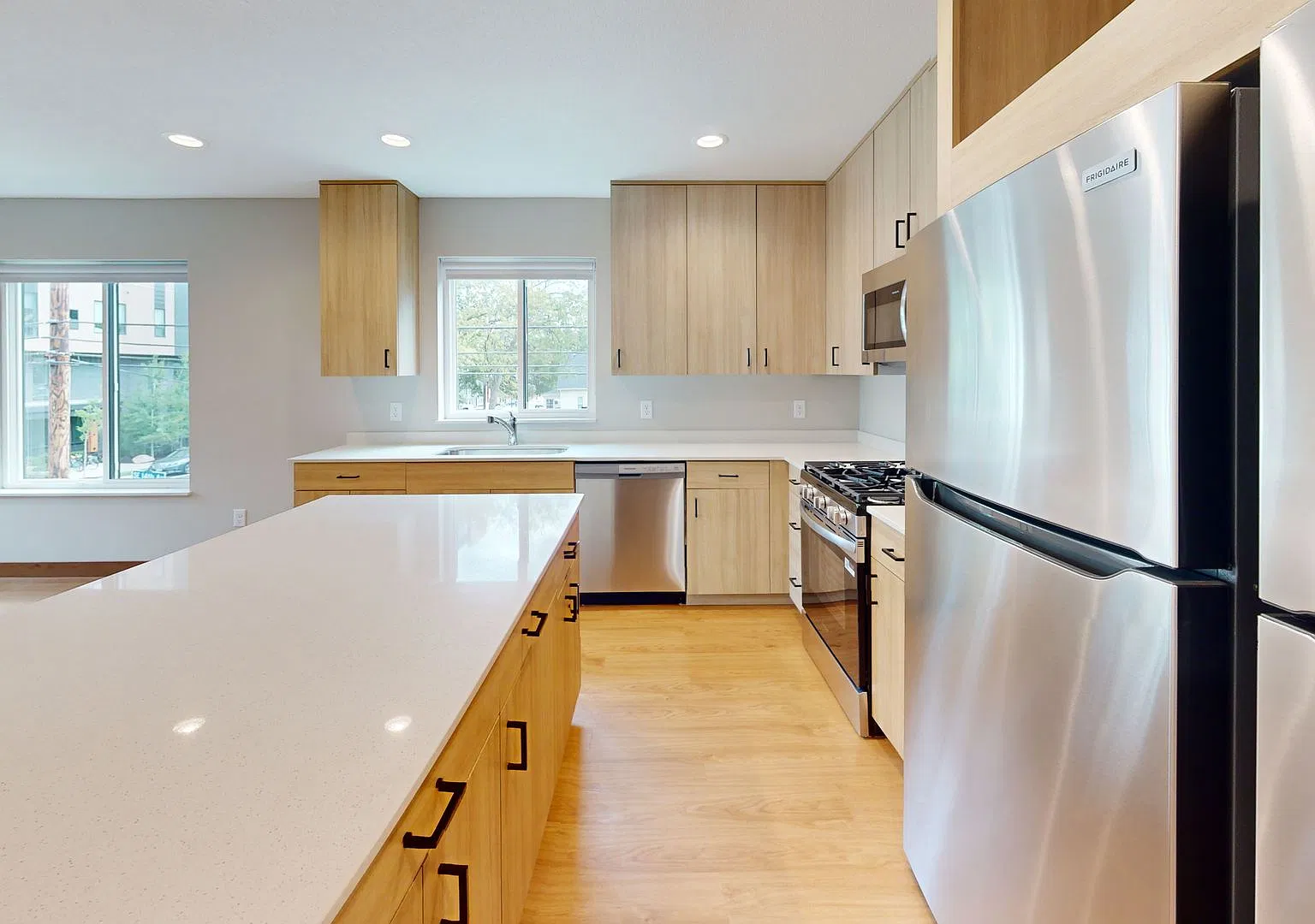 717 14th Ave SE — Photo 3