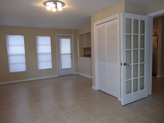 Dining Rm with side yard access