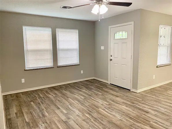 115 Gardenia St, Lake Jackson, TX 77566