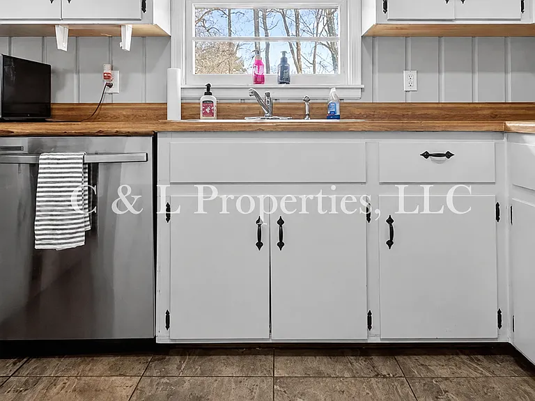 102 Ilene St — Photo 7