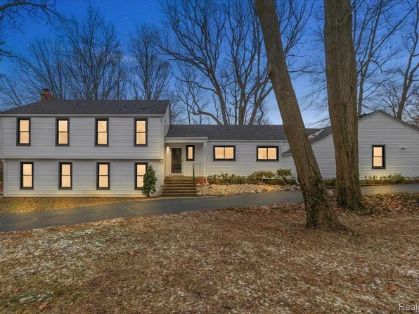 3831 Woodlake Dr, Bloomfield Hills, MI 48304