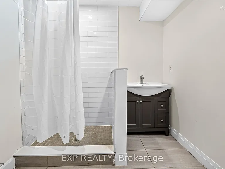 39 Treadgold Cres — Photo 21