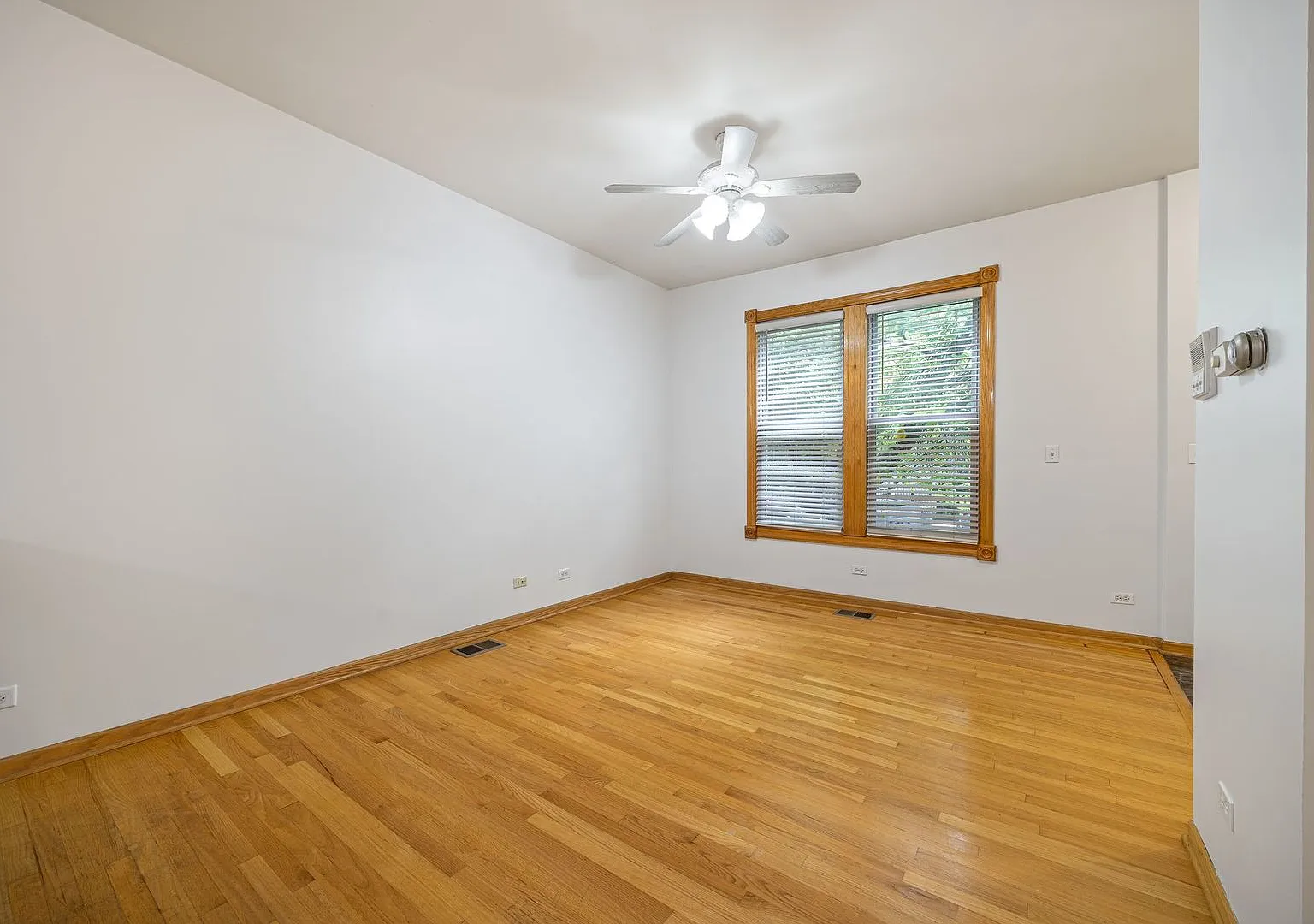 2 bed, $2,400 — Photo 4