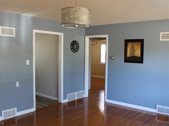 4th image of 24 Harvest Ln