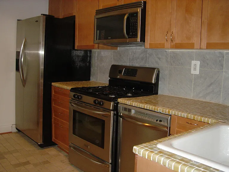 2538 Foster Ave — Photo 10