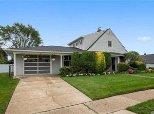 87 Stonecutter Rd, Levittown, NY 11756