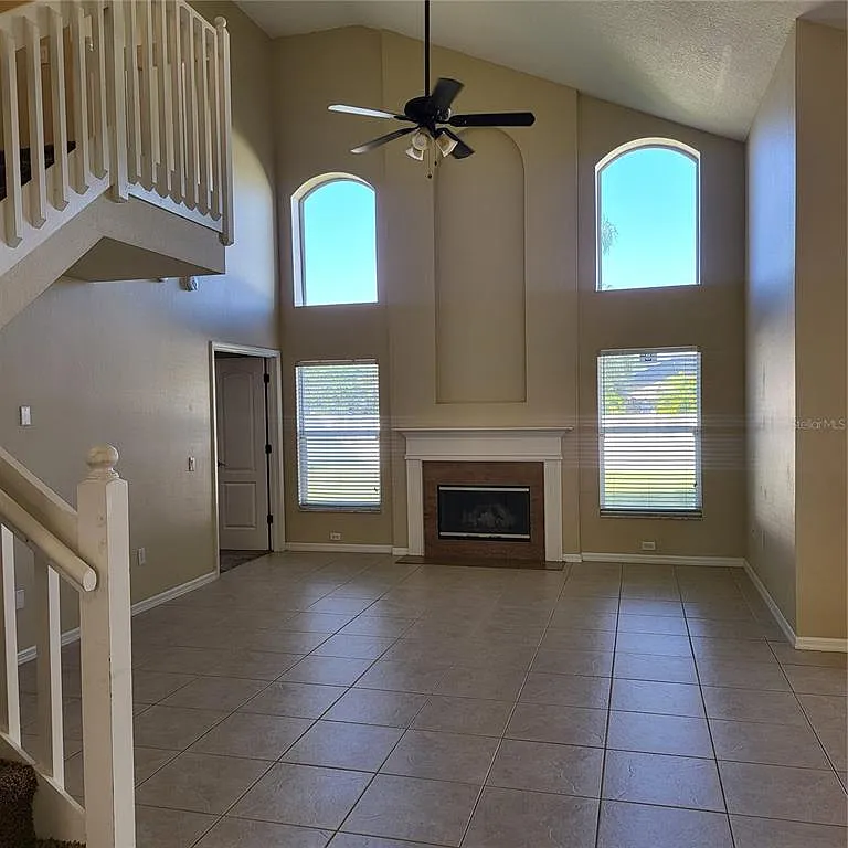 4 bed, 2.5 bath, 1791 sqft, $2,499 — Photo 3