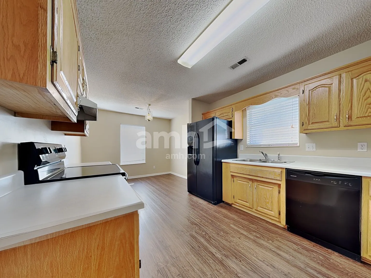 3 bed, 2.0 bath, 1793 sqft, $2,465 — Photo 3