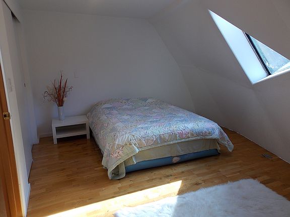 Secondary bedroom