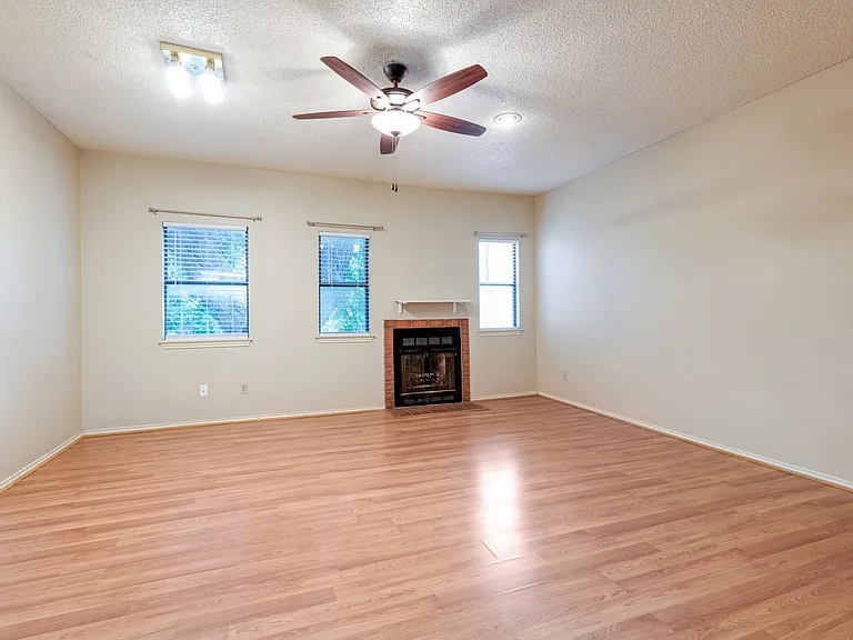 706 W 22nd St #202 — Photo 14