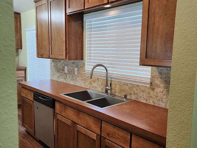 1712 Applegate Dr — Photo 4
