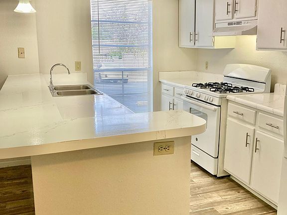 4th image of 6010 N Lamar Blvd #20