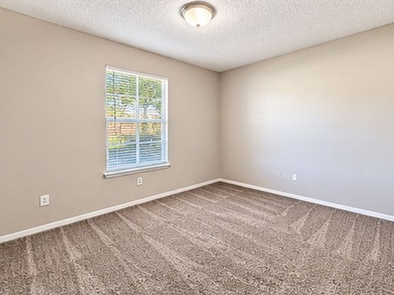 4th image of 600 Stell Ave