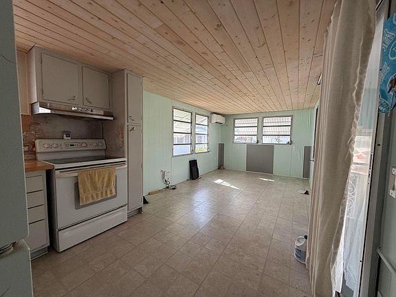 5th image of 209 Eagle Drive E #E