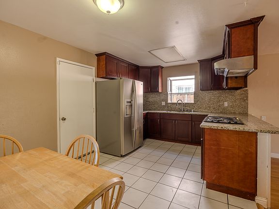 2nd image of 3252 Woody Ln