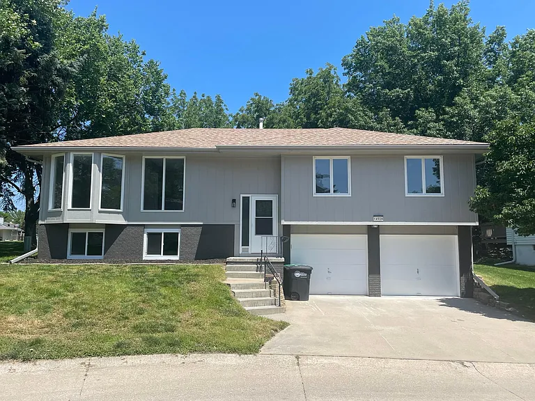 14928 Seward Plz — Photo 1