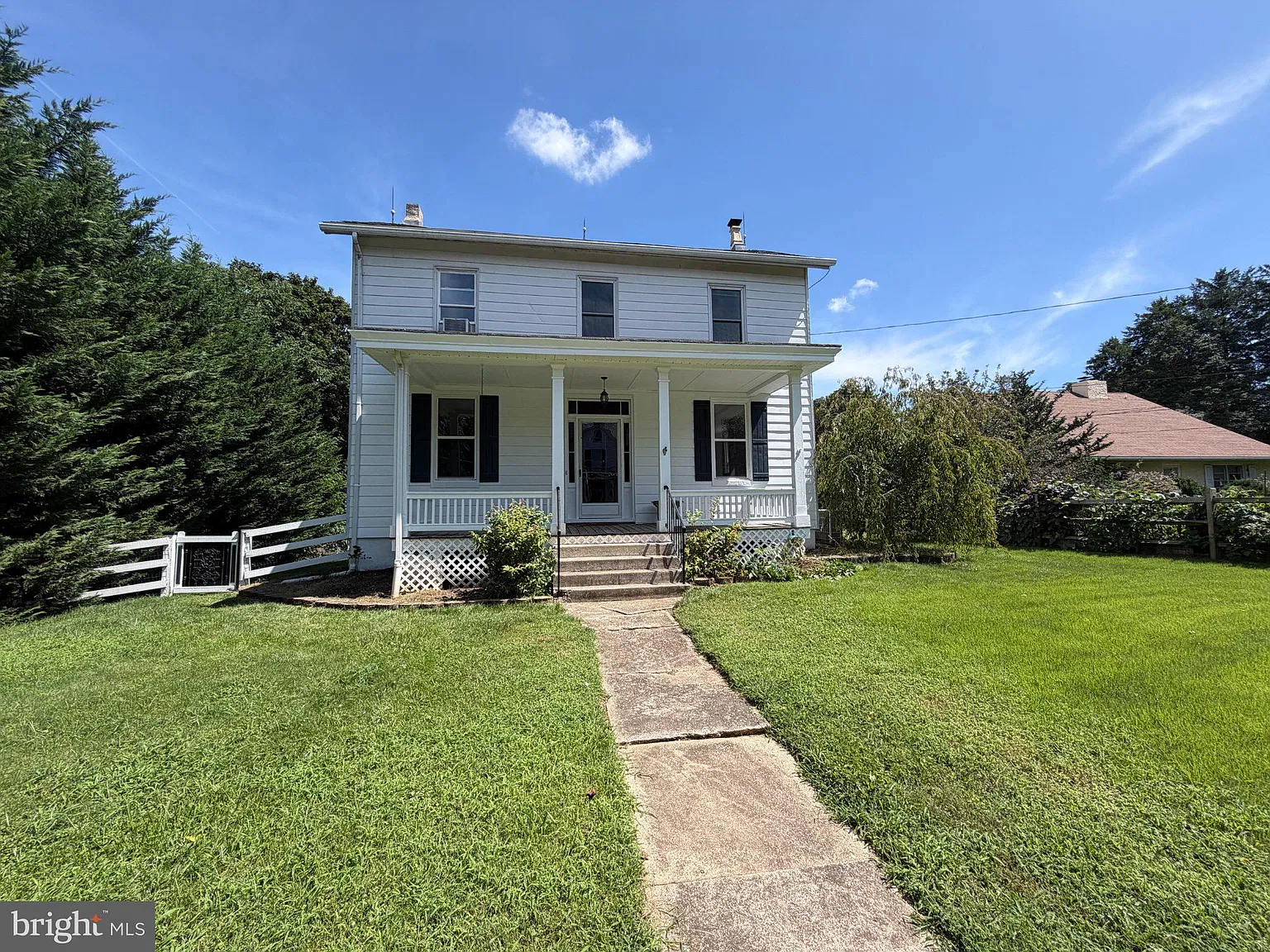 4 bed, 1.5 bath, 1996 sqft, $2,500 — Photo 1
