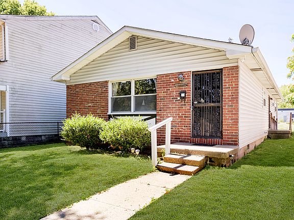 2nd image of 966 N Belmont Ave