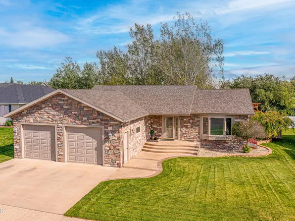 2322 18th Cir W, Williston, ND 58801