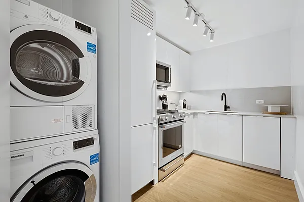 Rented by Greystar | media 5