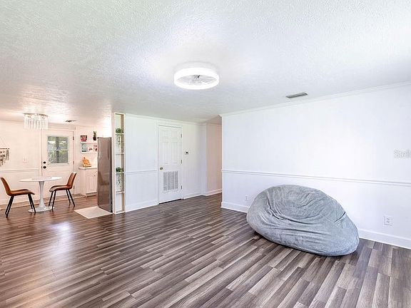 4th image of 369 NE DIANA TERRACE
