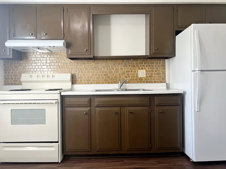 1412 Willow St — Photo 3