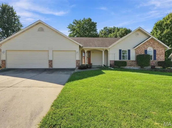 2153 Autumn Wood Dr, Saint Charles, MO 63303