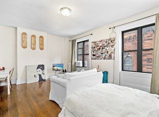 218 E 17th St #4R, New York, NY 10003