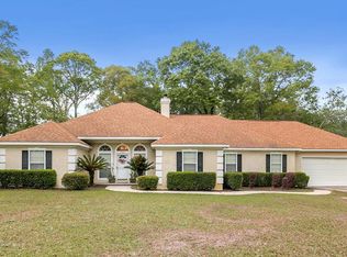 208 Willow Oaks Dr, Headland, AL 36345