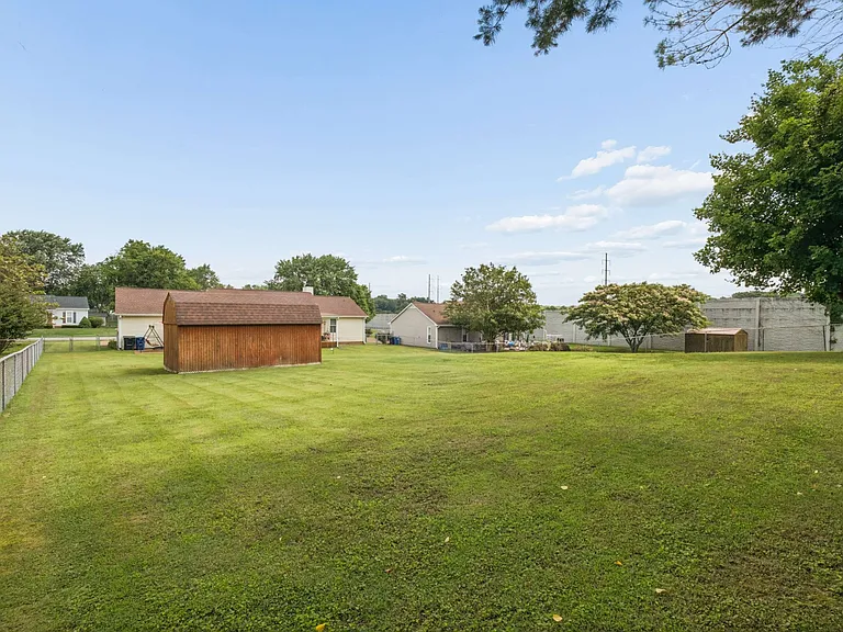 504 Riverview Dr — Photo 37