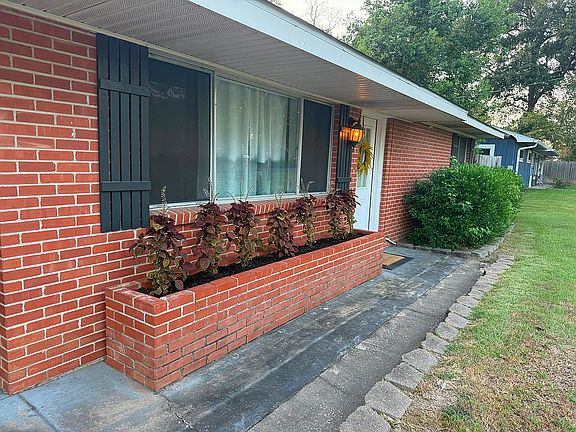 2nd image of 1127 N Texas St