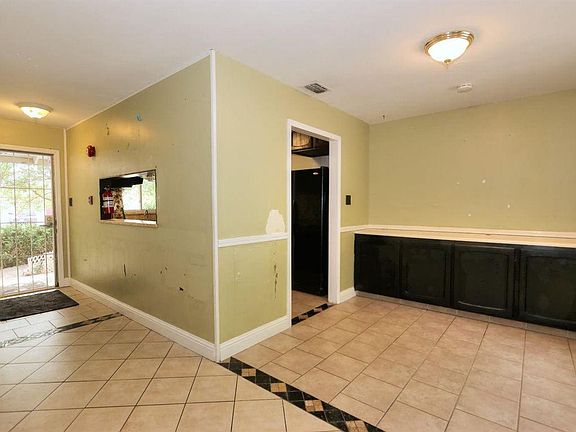 4th image of 7226 Larchmont Dr