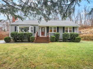 25 Primrose Dr, Trumbull, CT 06611