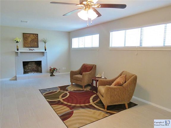 2nd image of 953 Encino Dr