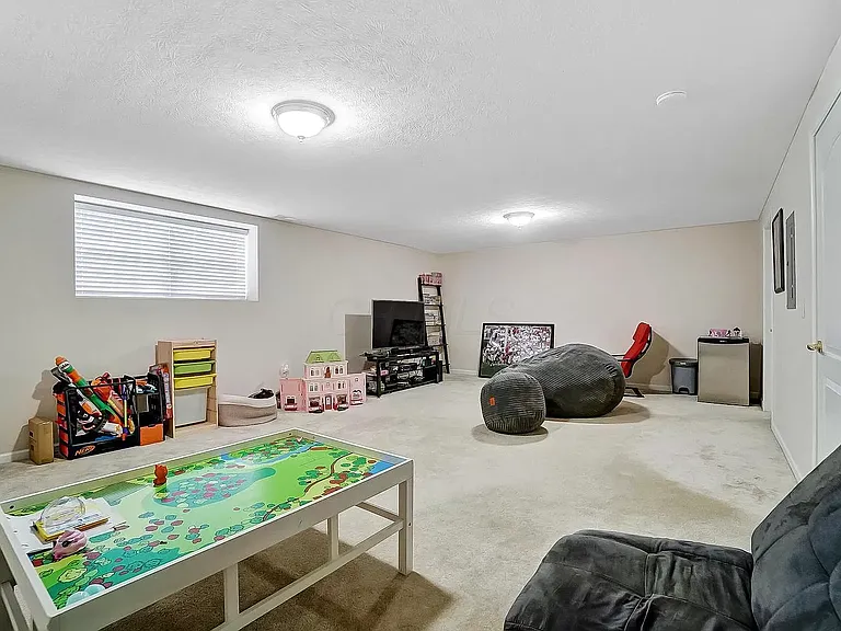 728 Spring Valley Dr — Photo 5