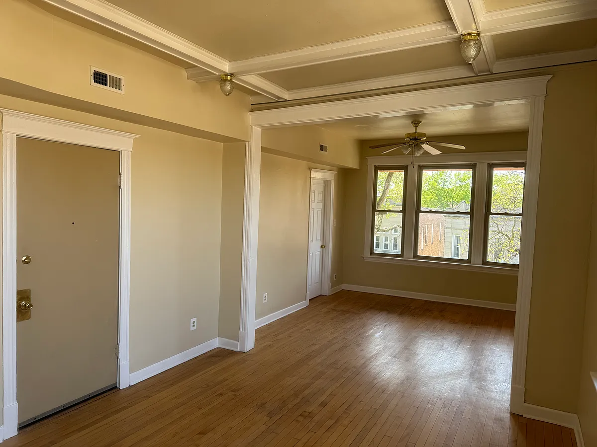 Building Photo - 1431 S Avers Ave #3F