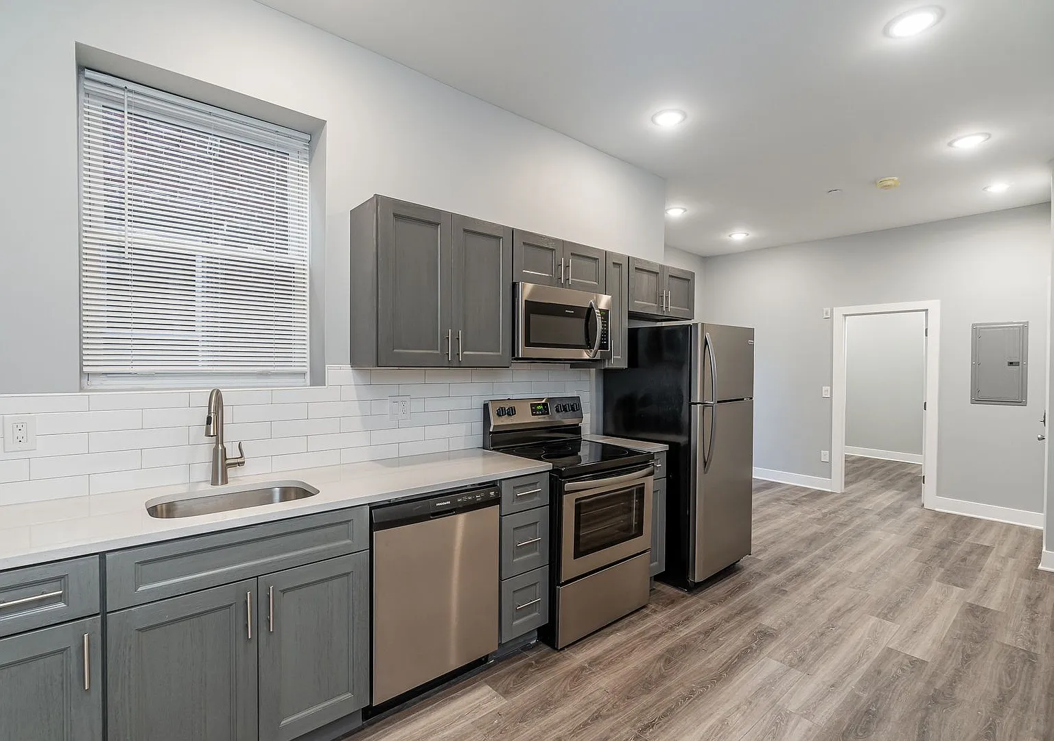 846 N 41 — Photo 1