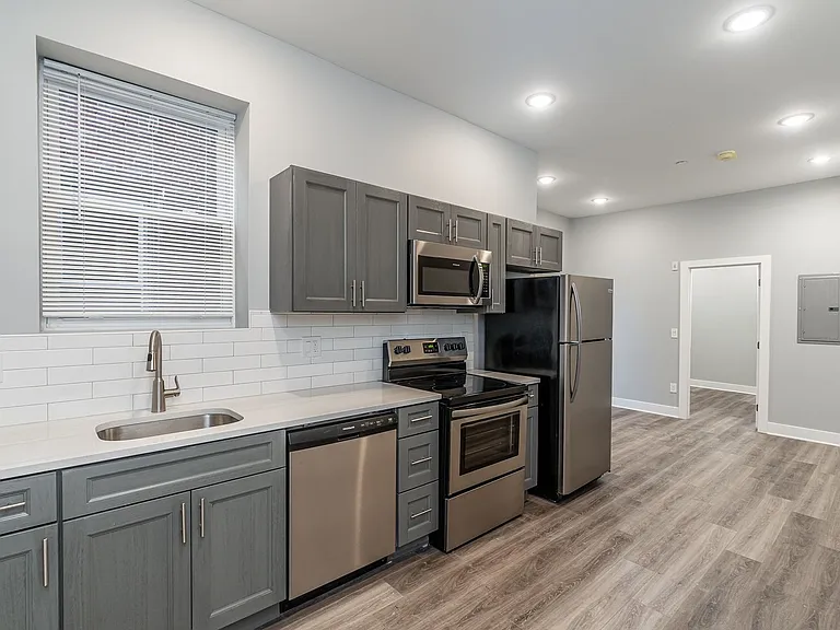 846 N 41 — Photo 1